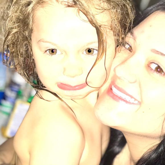 Meet your Posher, Andie - Picture 2 of 3